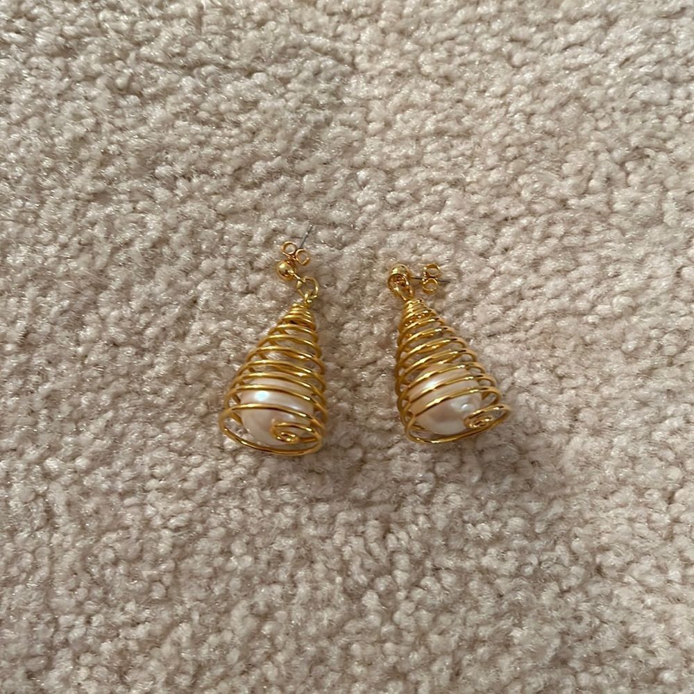 GOLDEN EARRINGS 